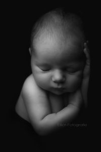 Schwarzweiss-Newbornfoto-Babyfotobochum